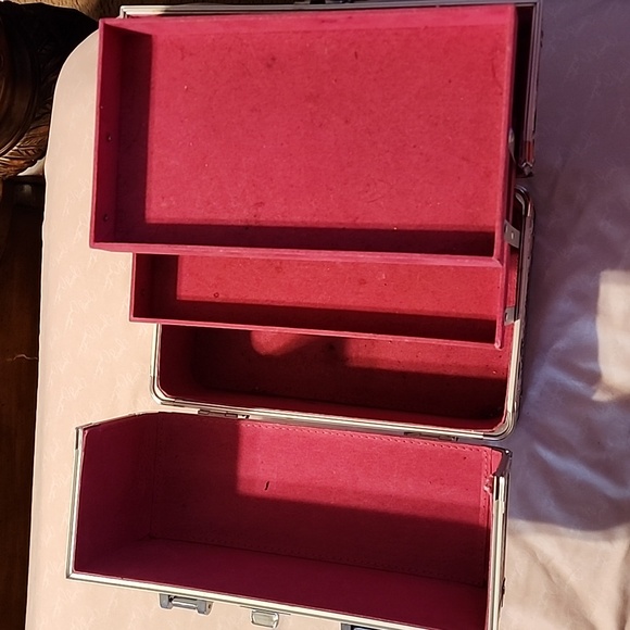 Make up box - Picture 3 of 3